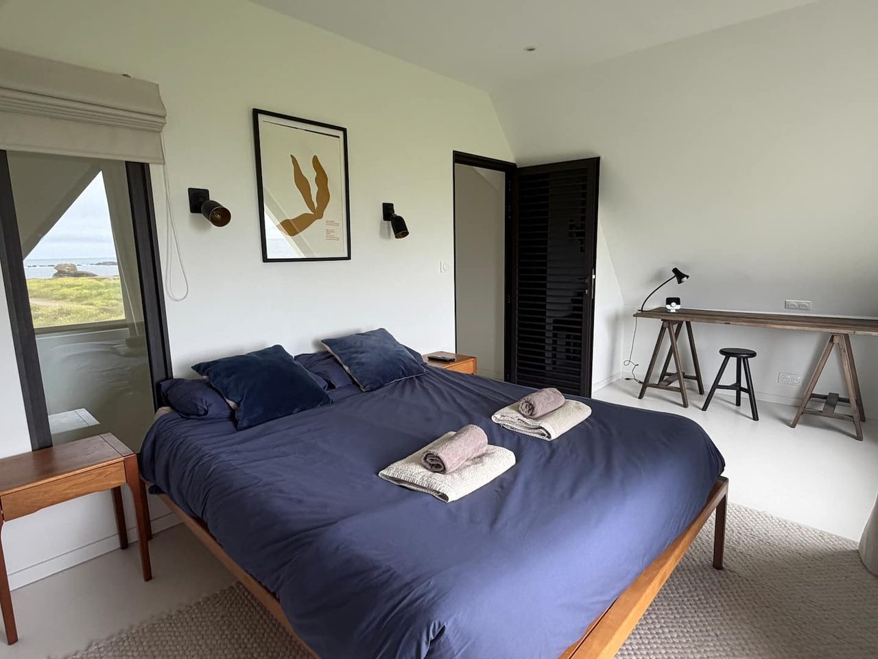 Chambre avec bureau